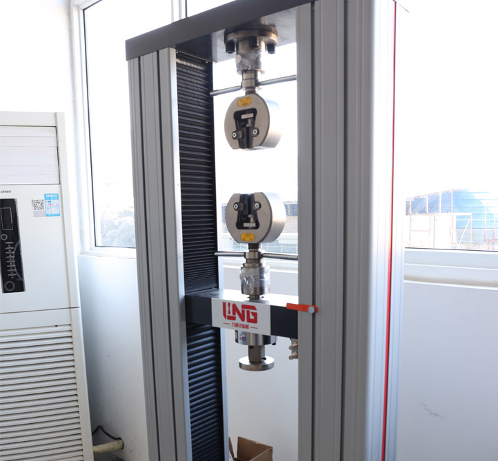 Fully automatic universal mechanical testing machine to verify the mechanical properties of materials